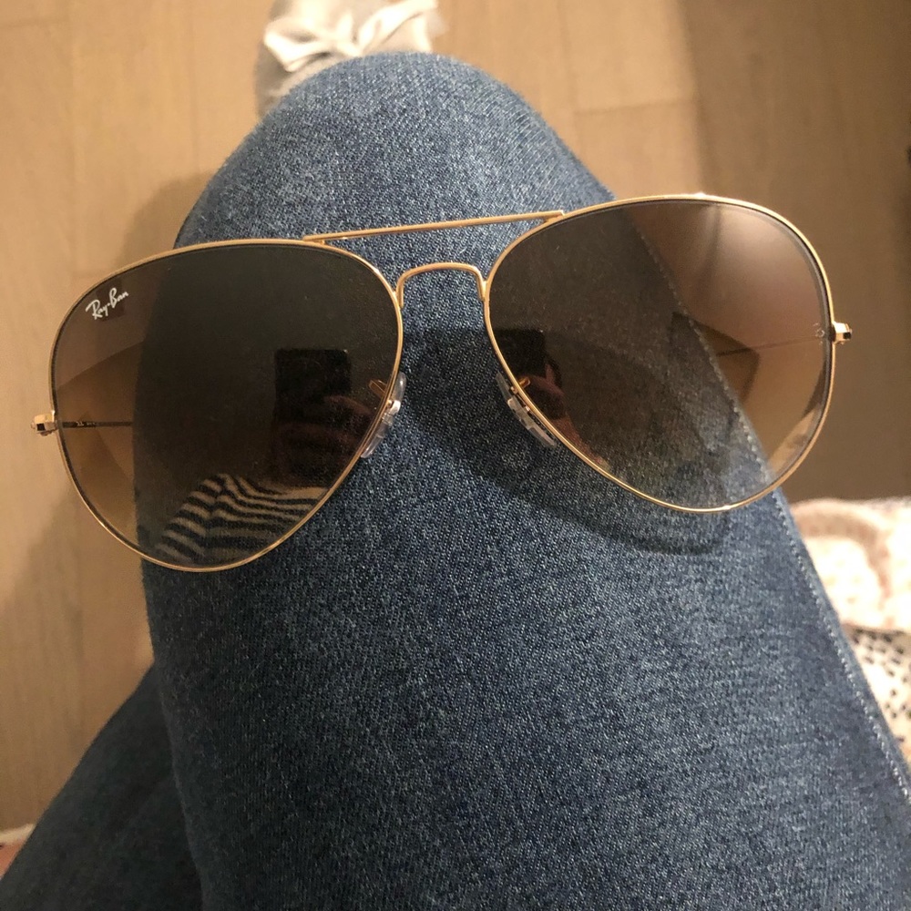 **SOLD** Ray-Ban Large Gradient Aviator Sunglasses - Picture 3 of 7